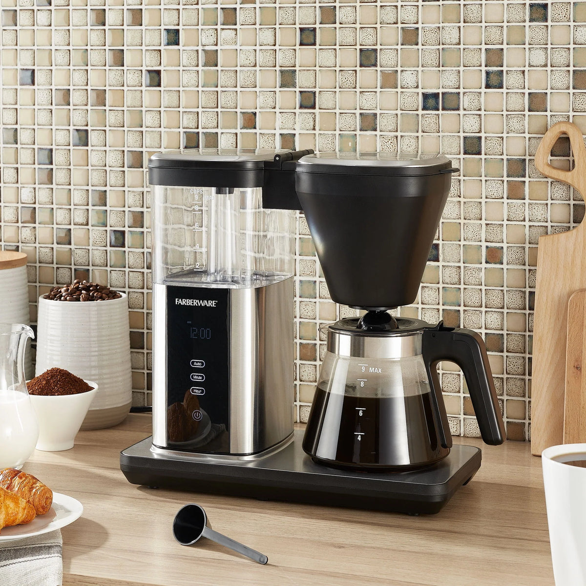 9 Cup Drip Coffee Maker 1.35 Liter Black D7573