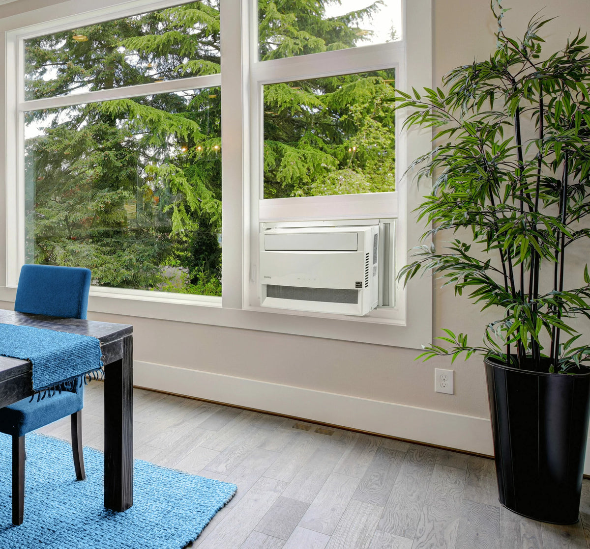 12,000 BTU White Window AC P736
