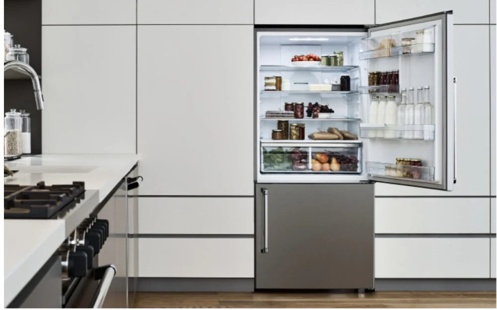 31 Inch Counter Depth Freestanding Bottom Mount Refrigerator N467612