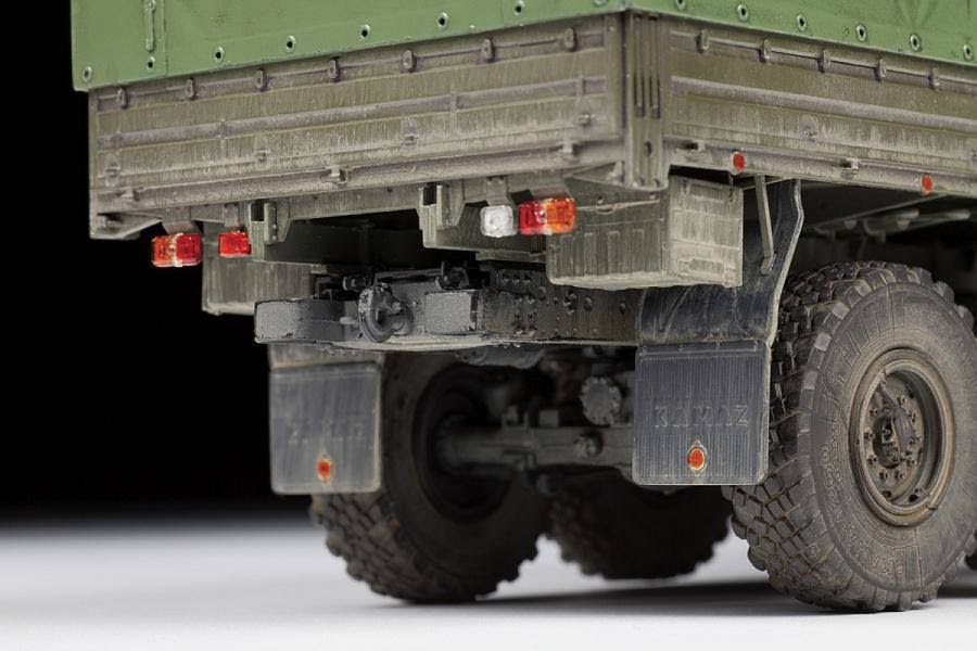 1:35 Russian Heavy Truck Scale Model K554032