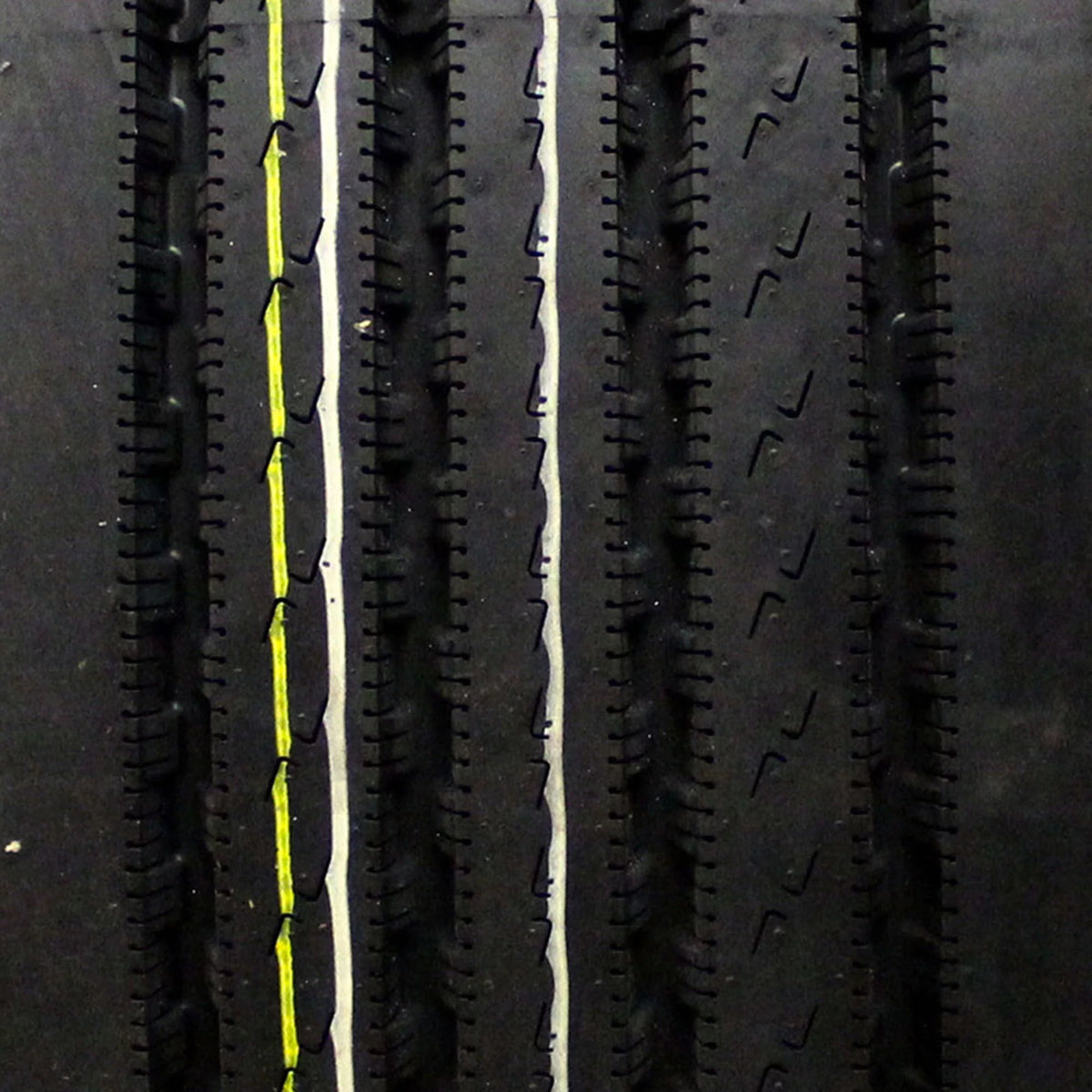 285/75R24.5 Commercial Tire M4562