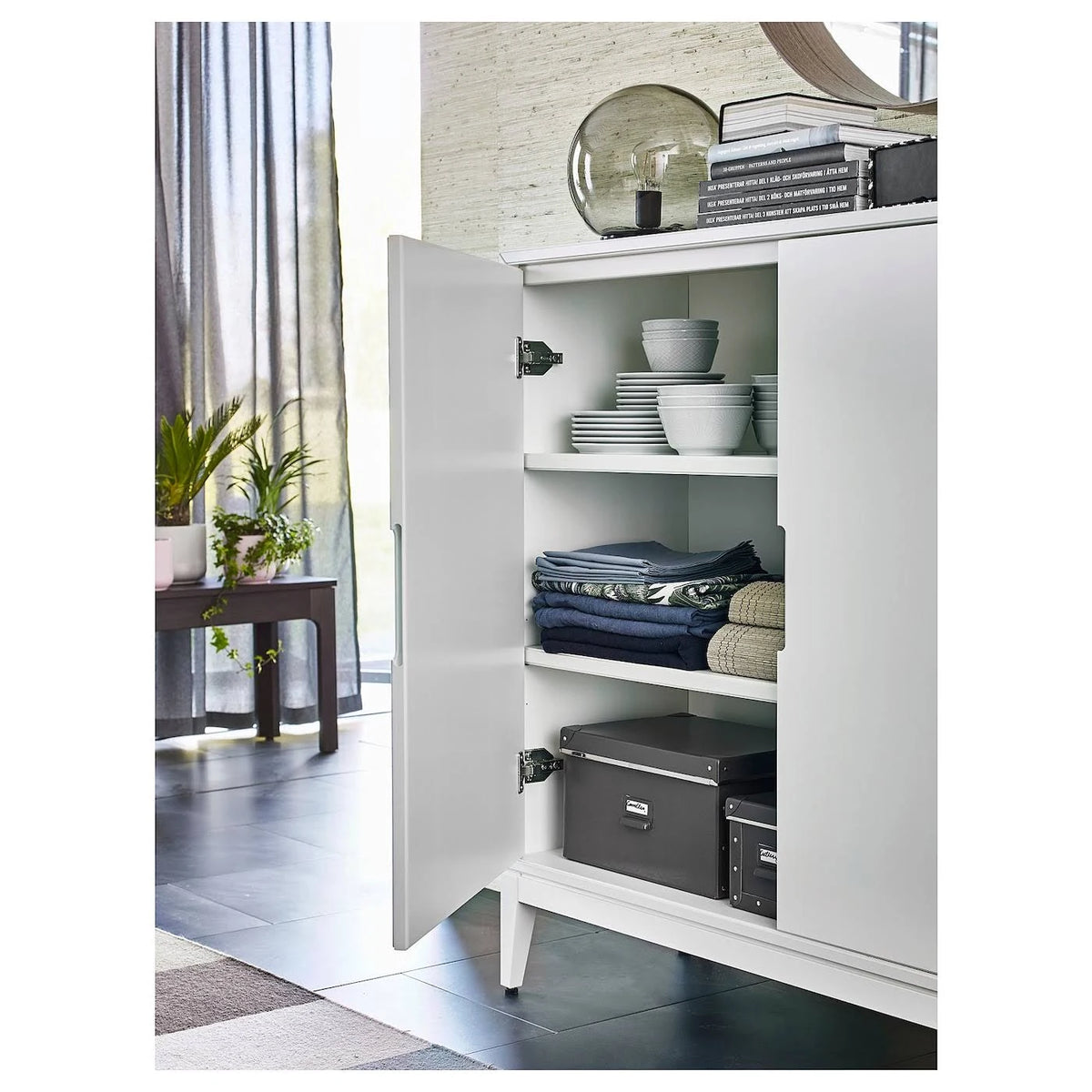 White Cabinet Q654356