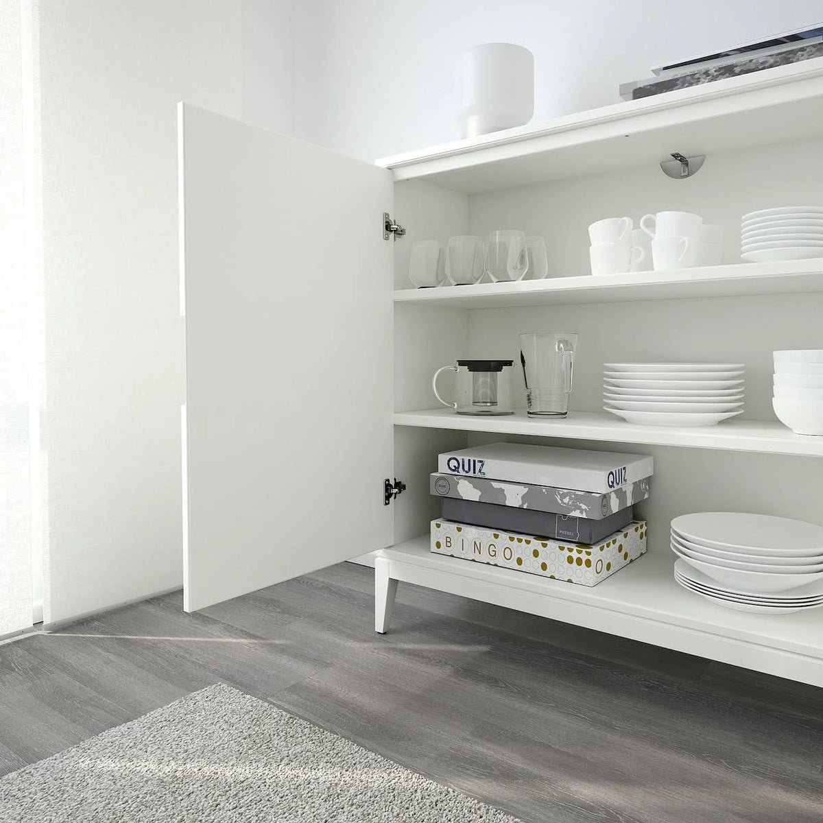 White Cabinet Q654356
