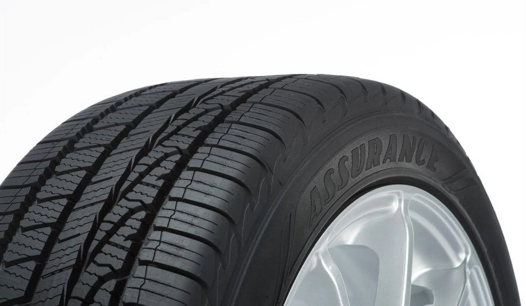 255/65R18 111T All-Season Tire Y465528