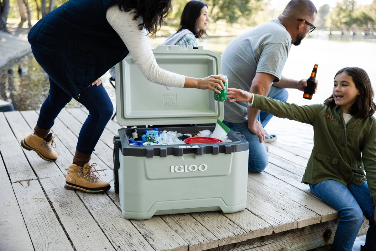 52 QT Wheeled Ice Chest Cooler D9427